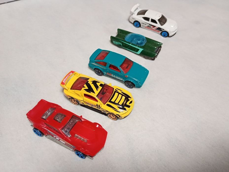 Ігровий набір машинок Hot Wheels серії «HW Drift» (5-Pack) із заміною однієї моделі.