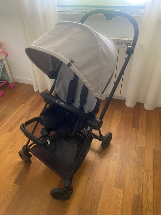 Carrinho passeio e ovo de transporte