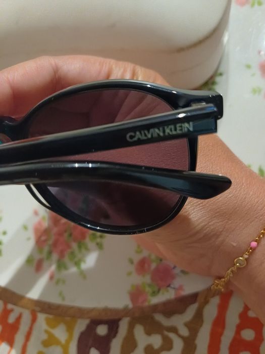 Óculos de sol da Calvin Klein unisexo pouco usados