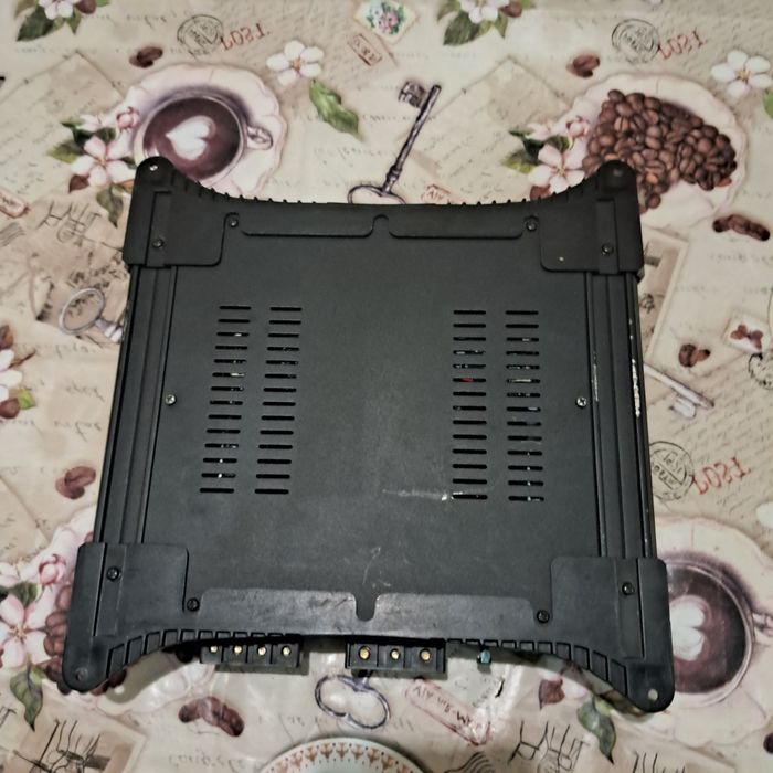 Авто уселитель звука фирмы Blaupunkt