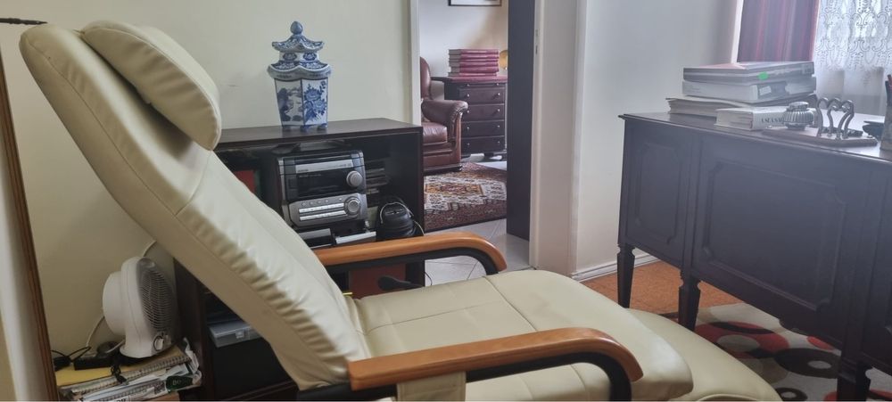 Cadeira relax/massagens em pele sintética