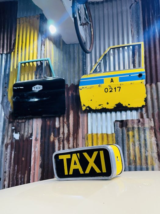 Vendo laterna de taxi madeirense muito antiga