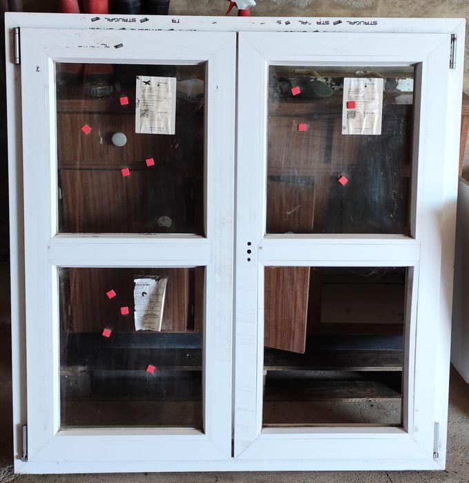 Janela PVC em branco, como nova, nunca foi aplicada