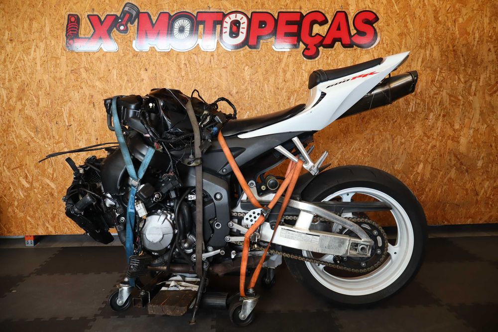 Honda CBR 600RR ano 2005 para peças.