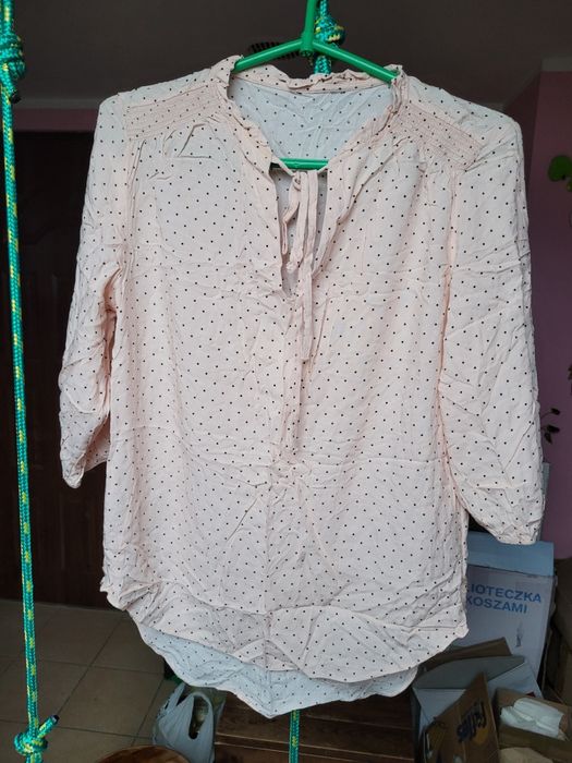 Różowa koszula w czarne kropki