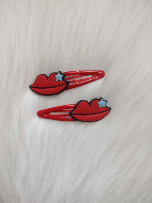 Czerwone spinki usta i gwiazdka lips star