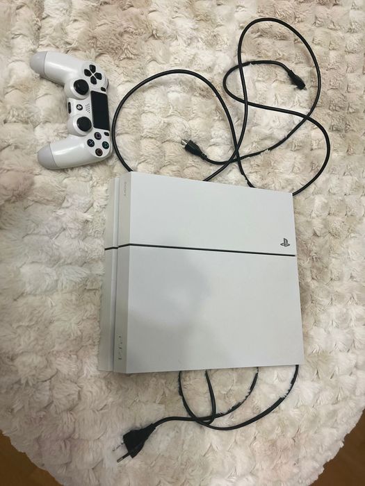PlayStation 4 white