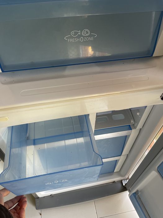 Frigorífico LG com dispensador de água