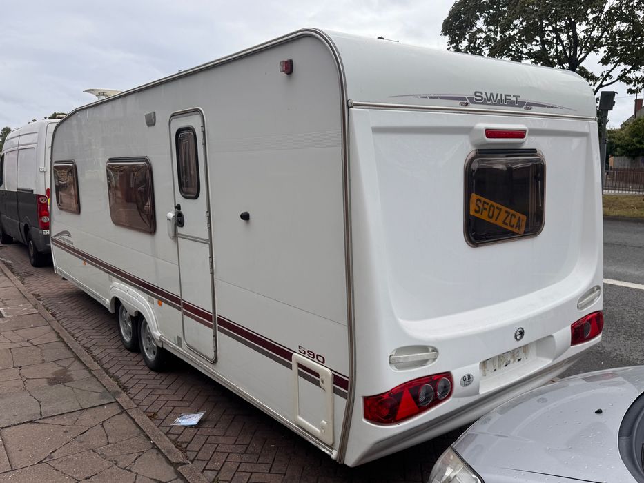 Swift Charisma 590 - 6 camas