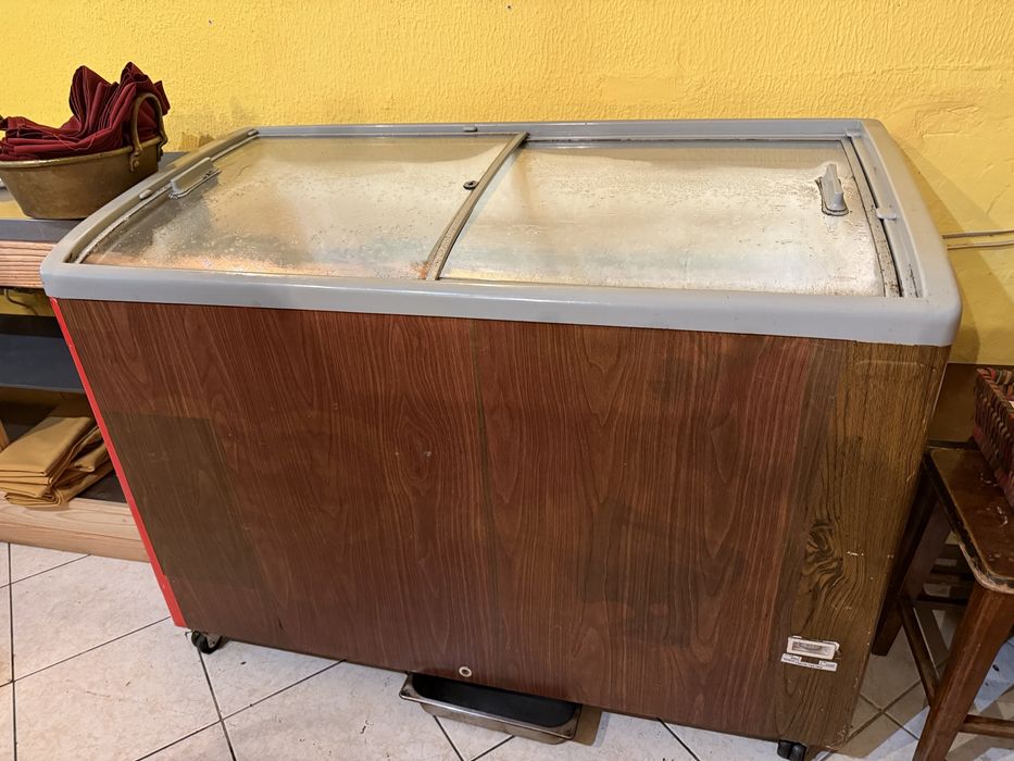 Arca de gelados a funcionar bem