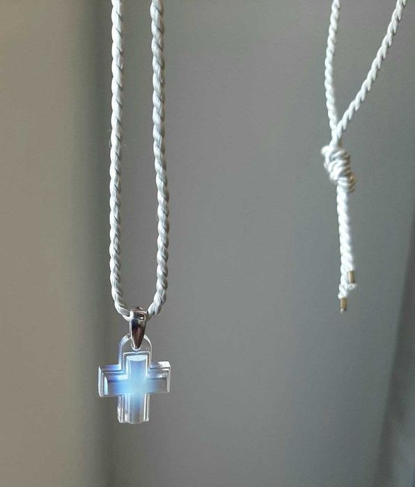 Кулон-хрестик Lalique Amoureuse Passion, опалесцентний кришталь + срібло, б/в