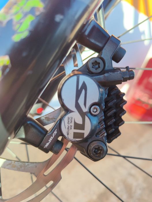 Vendo URGENTE  bicicleta downhill toda em carbono