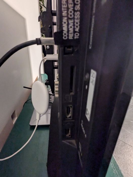 42- calowy telewizor Panasonic TX-L42E30E z dodatkowym wieszakiem .