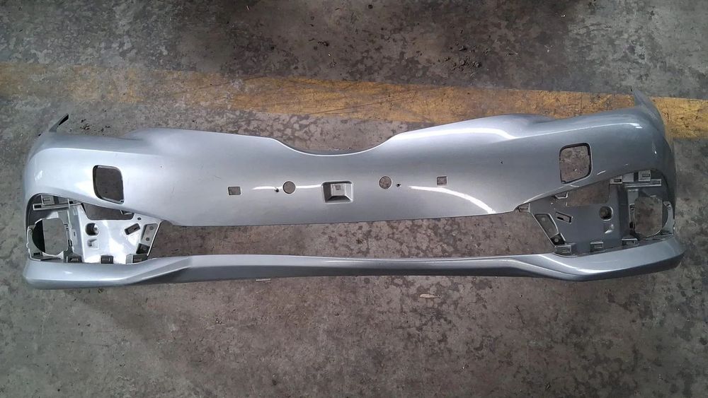 Para-choques frente Toyota Auris II Facelift 2015-2018