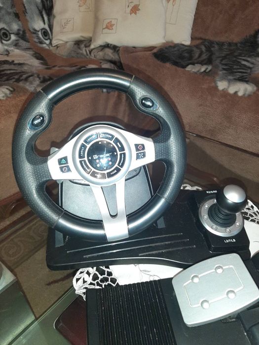 Ігровий руль із перемикачем передач t-racer