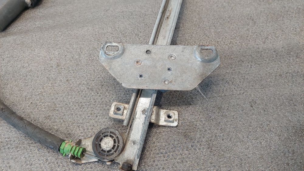 Elevador vidros frente esquerdo MITSUBISHI Colt V (CJ_, CP_)