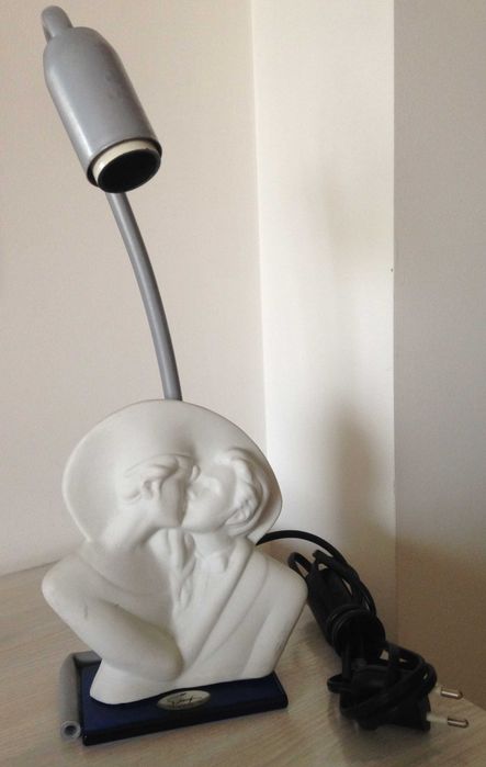 Candeeiro com busto de porcelana