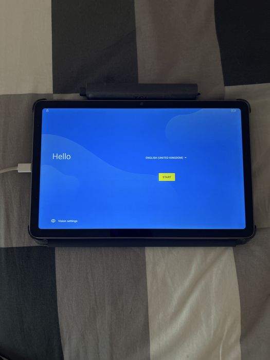 Tablet TCL com teclado e caneta