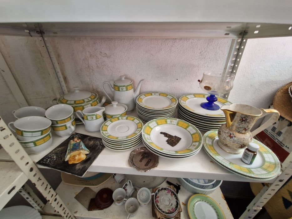 Várias loiças em excelente estado