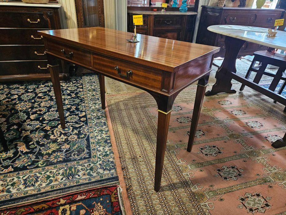 Secretária em madeira com gavetas -Pequenas marcas de uso