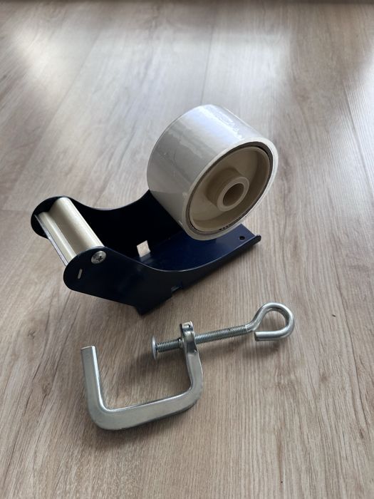 Dyspenser podajnik na taśmę mocowany do stołu