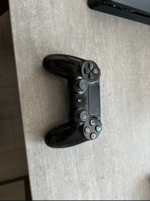 PS4 Slim 500 GB + pad | Stan bardzo dobry+gra
