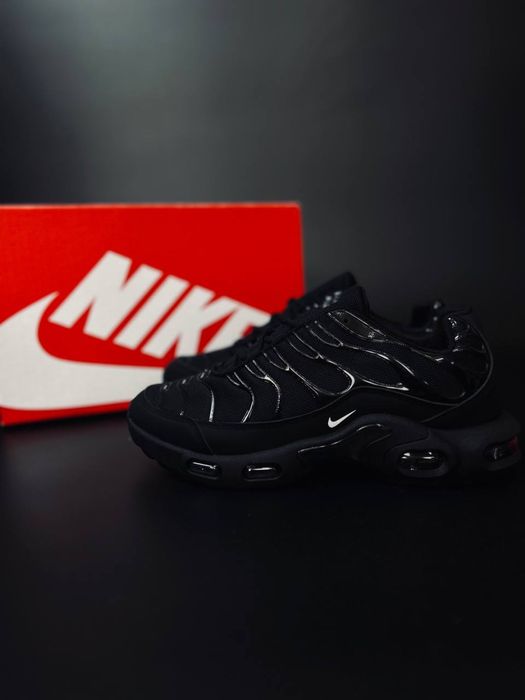 Мужские кросовки Nike Air Mak Tn Plus чоловічі чорні коросівки найк