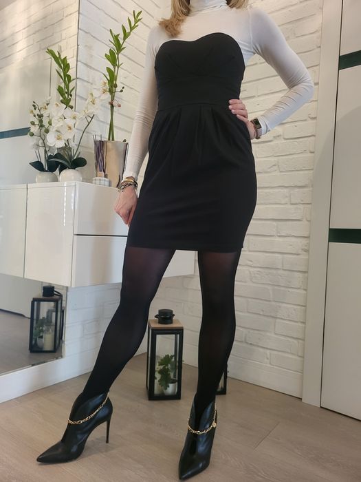 czarna krótka sukienka Stradivarius R.S
