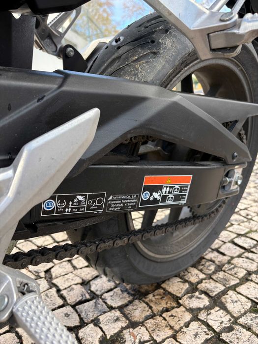 Honda CBR500R 2023 (12/2023) - ~2.090 km - Quase nova