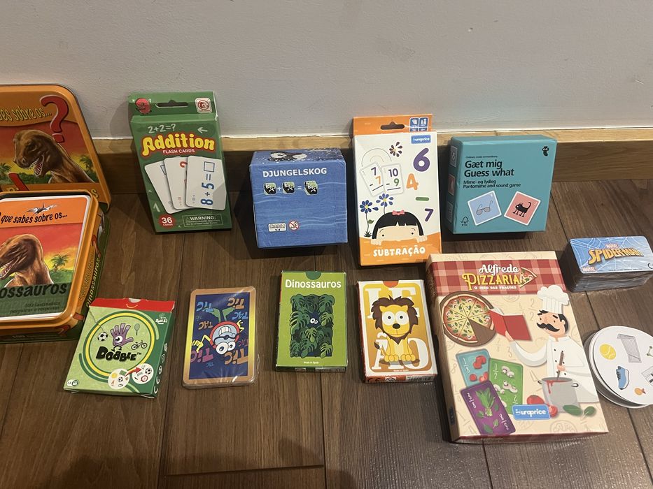Vendo pack de cartas e jogos  ( criancas)