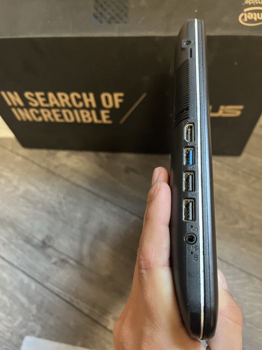 Продам ноутбук asus присутній торг