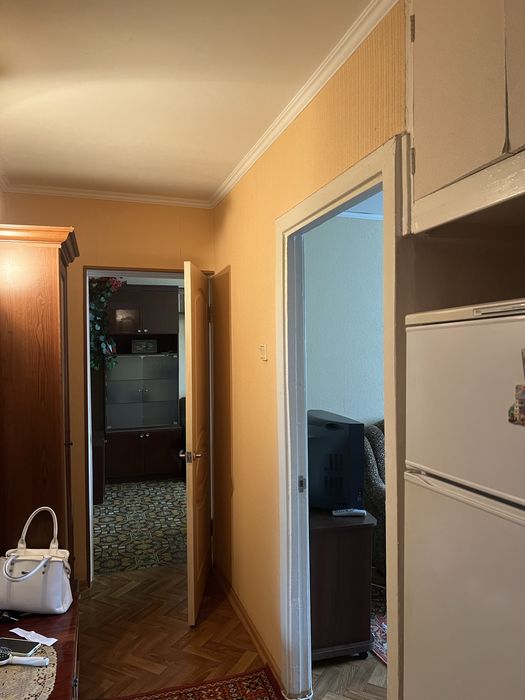 3 кімн. Світальського, середина будинку 3/9пов з меб і тех. Коротченко