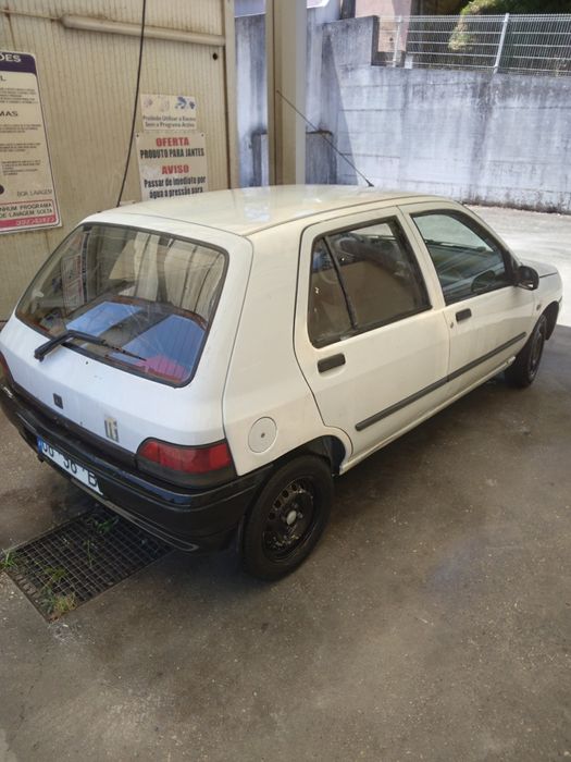 Renault clio 1100