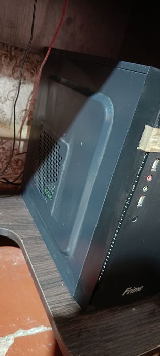 Компьютер + монитор + мышь + колонки + веб-камера + 2 джойстика+стол