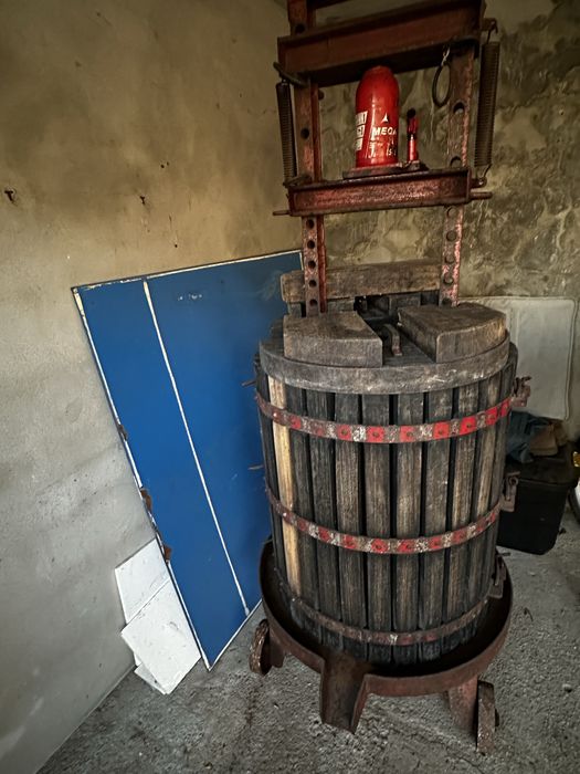 Prensa de uvas manual