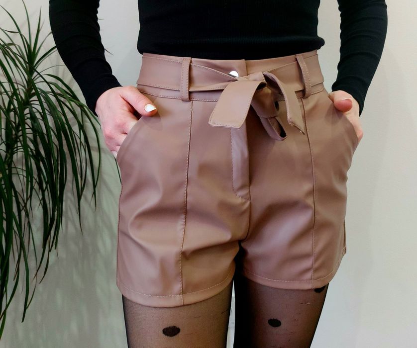 Шорти з еко шкіри.