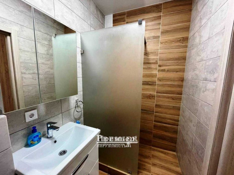 Продам 1 ком квартиру с видом на Парк.  Ремонт. Мебель.