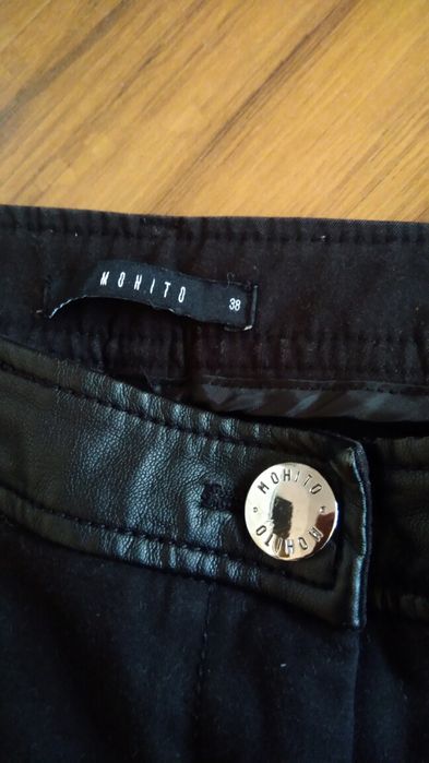 Spodnie Mohito r.38 jak nowe ze skórzanymi wstawkami.