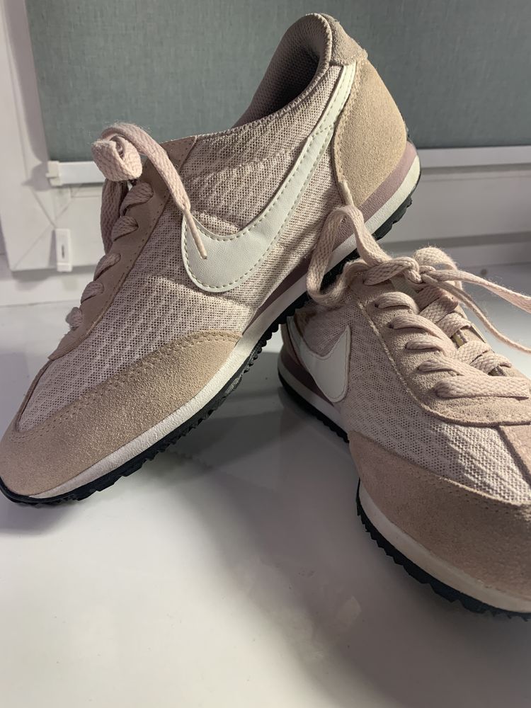 Nike oceania textile 800 .