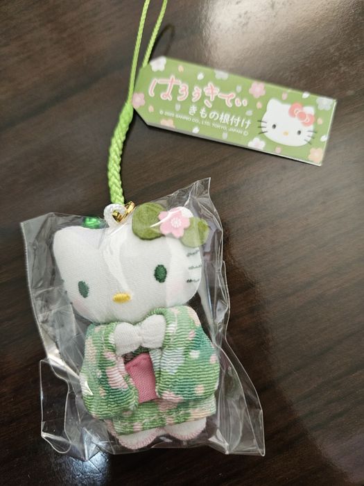 Hello Kitty Sanrio: Japanese Exclusive Mini Plush Keychain