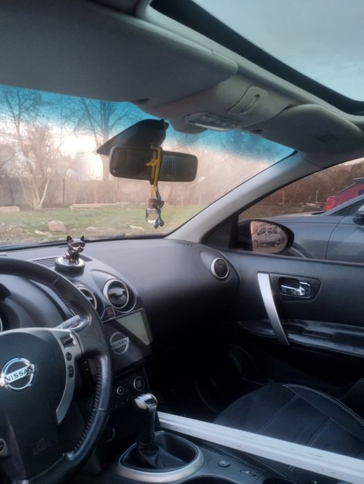 Автомобіль Нісан