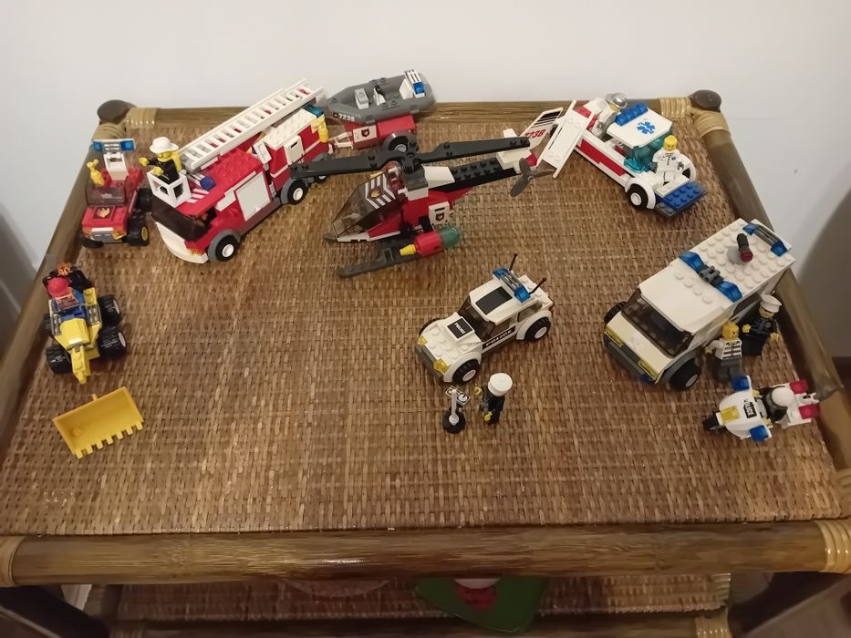 Lego City Policja, Straż, budowa pogotowie