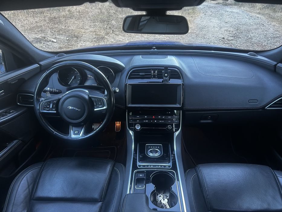 Jaguar xe 2.0 D R.sport  auto 180cv