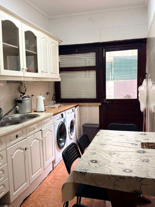 Quarto casal e senhoras próx estação