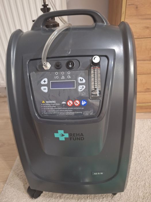 Medyczny koncentrator tlenu na kółkach Reha Fund AE-5-W Aerti stężenie