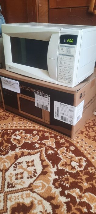 Мікрохвильова піч LG MB-3949W
