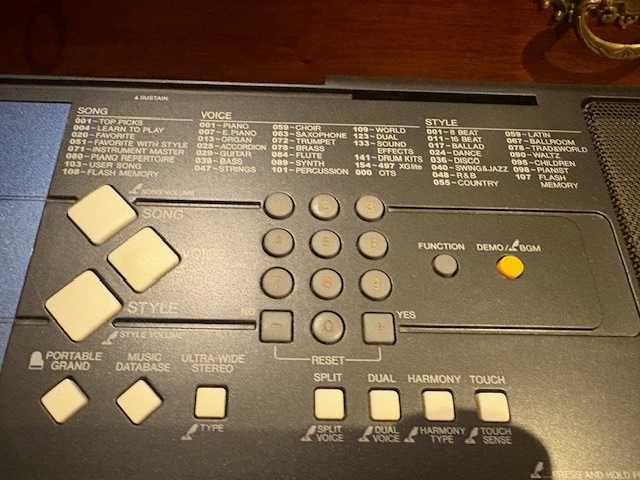 TECLADO YAMAHA PSR-E333 + SUPORTE, como novos