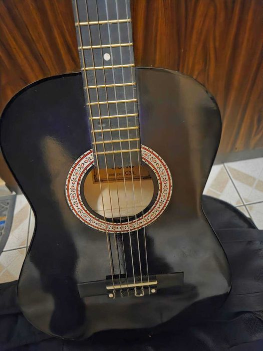 Gitara klasyczna ECHO C36 z grubym futerałem marki Quena 500