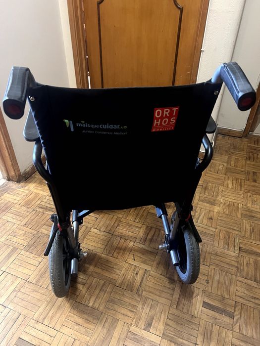 Cadeira De Rodas Manual Orthos com rodas pneumaticas