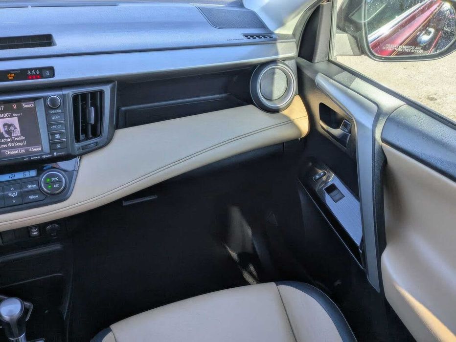 Toyota RAV4 XLE      2019